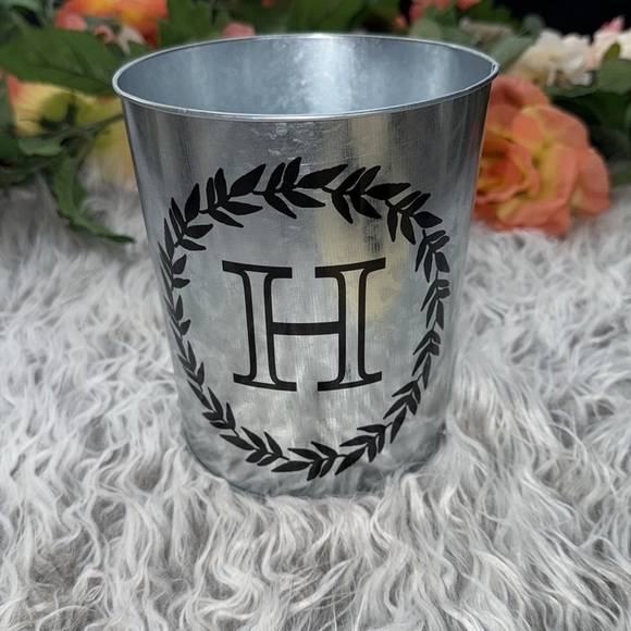 Silver Metal Bucket with Black Lettering “H” - Picture 3 of 5